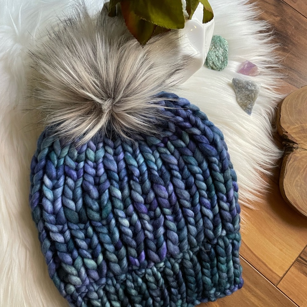 Cozy HandKnit Pom-Pom Beanie womeńs 100% Malabrigo Wool super soft - Picture 3 of 4